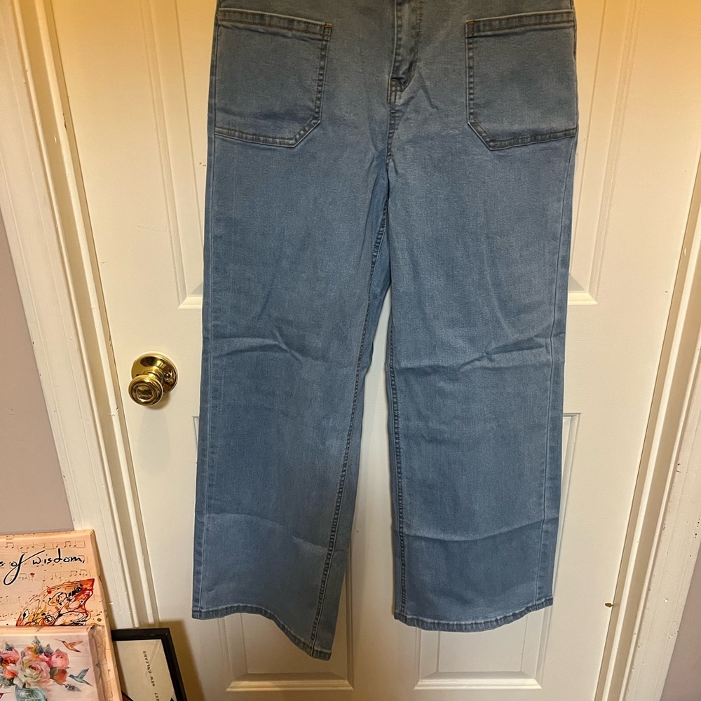 Women’s Wide Leg Jeans—New